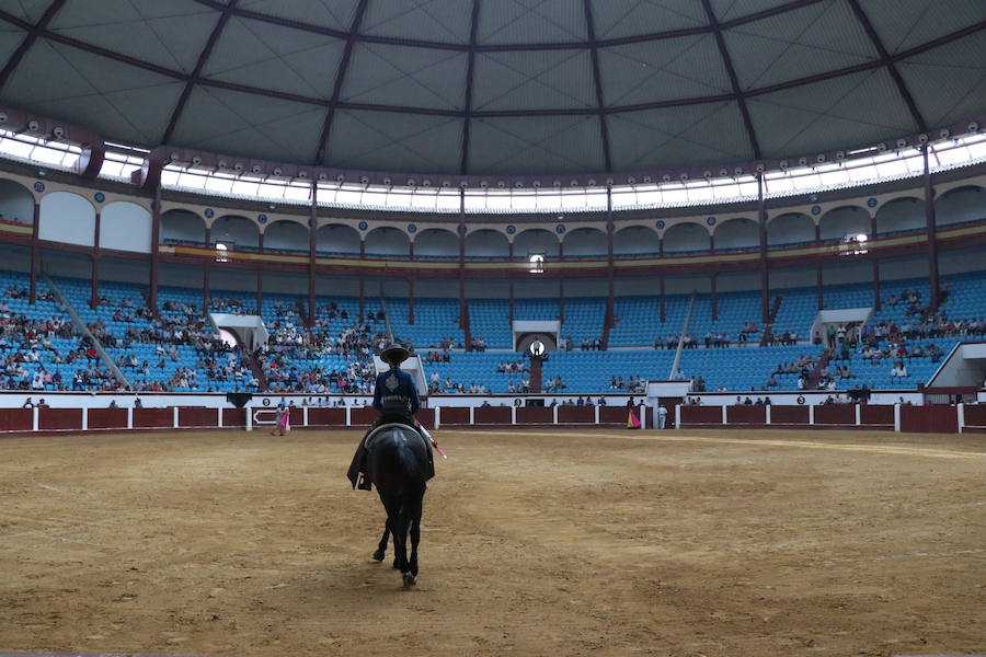 Fotos: Corrida de rejones en la Plaza de Toros de León