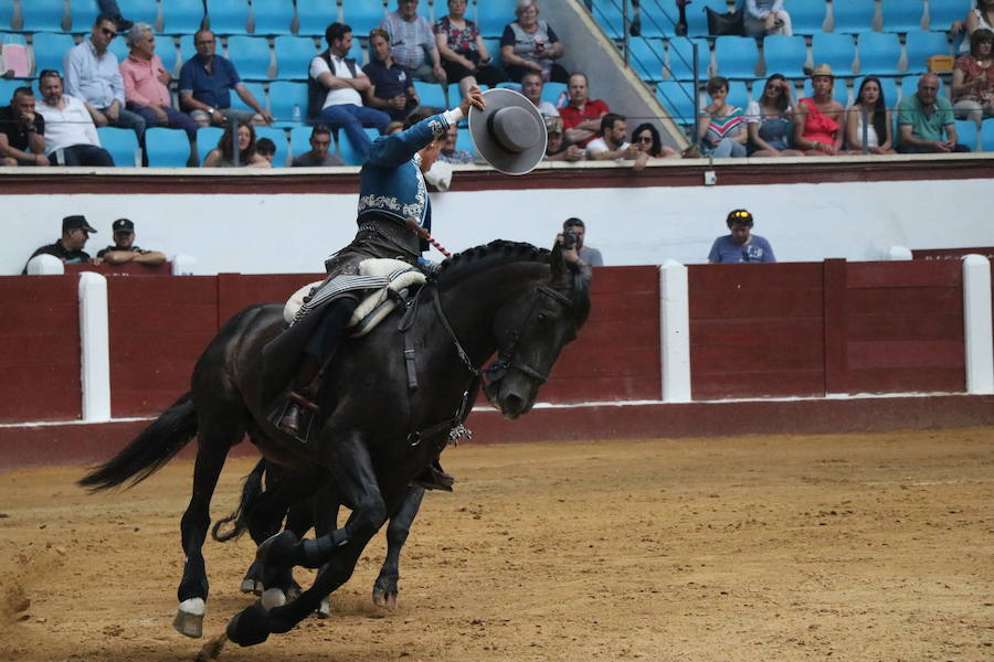 Fotos: Corrida de rejones en la Plaza de Toros de León