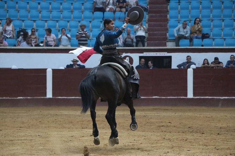 Fotos: Corrida de rejones en la Plaza de Toros de León