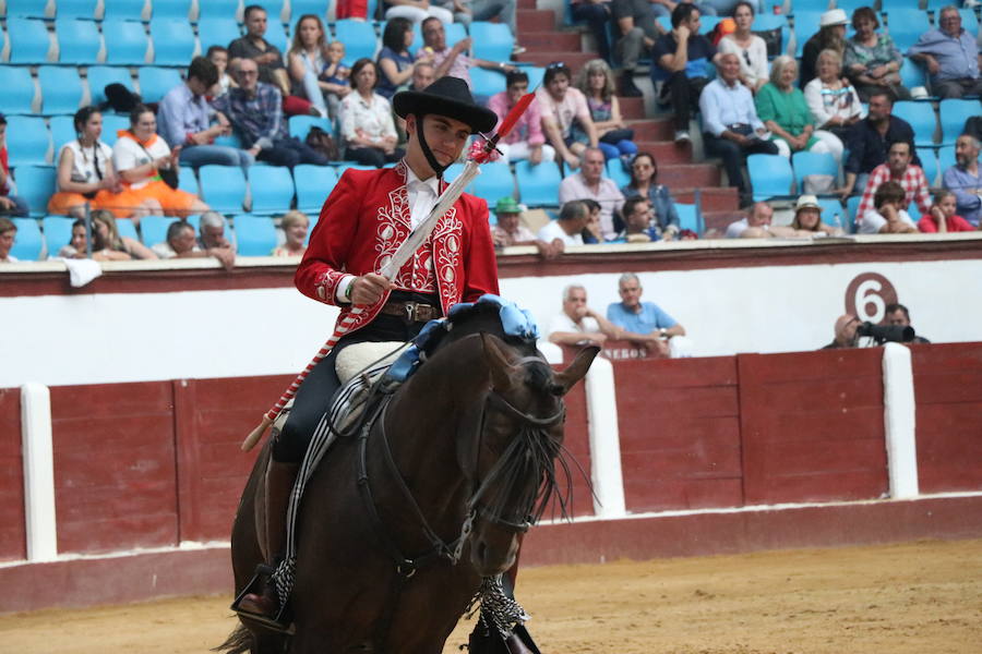 Fotos: Corrida de rejones en la Plaza de Toros de León