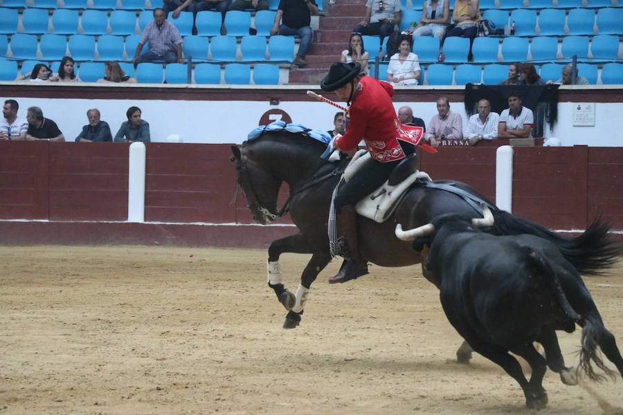 Fotos: Corrida de rejones en la Plaza de Toros de León