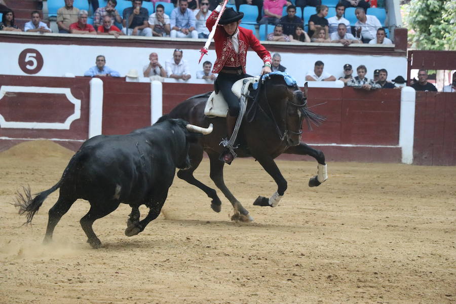 Fotos: Corrida de rejones en la Plaza de Toros de León