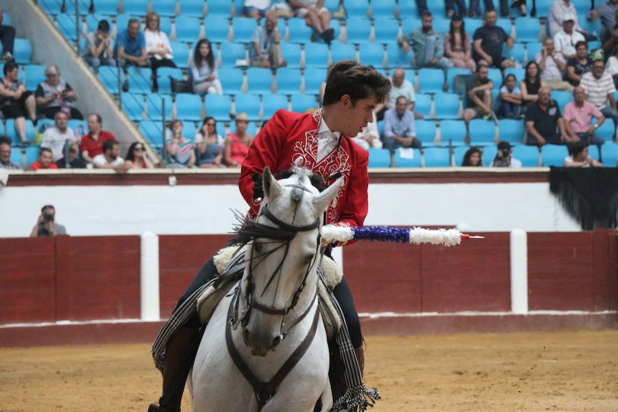 Fotos: Corrida de rejones en la Plaza de Toros de León