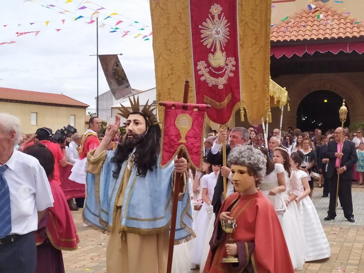 Fotos: Laguna de Negrillos celebra el Corpus de la mano de San Sebastián