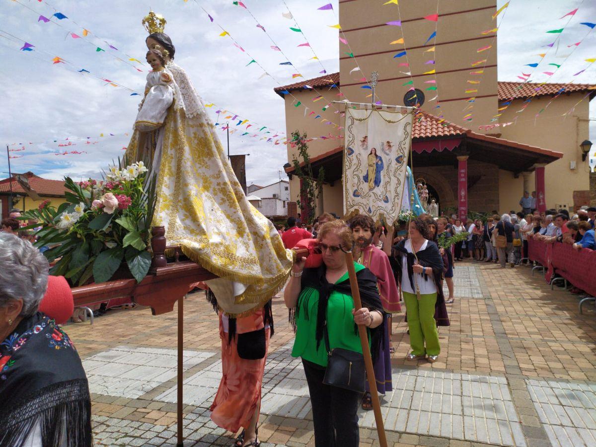 Fotos: Laguna de Negrillos celebra el Corpus de la mano de San Sebastián