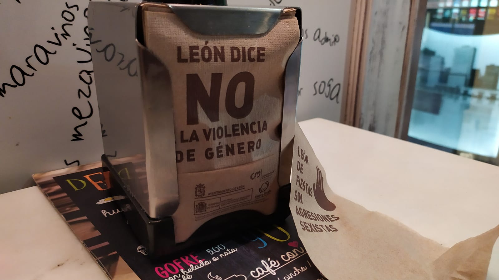 Fotos: Servilletas contra la violencia de género