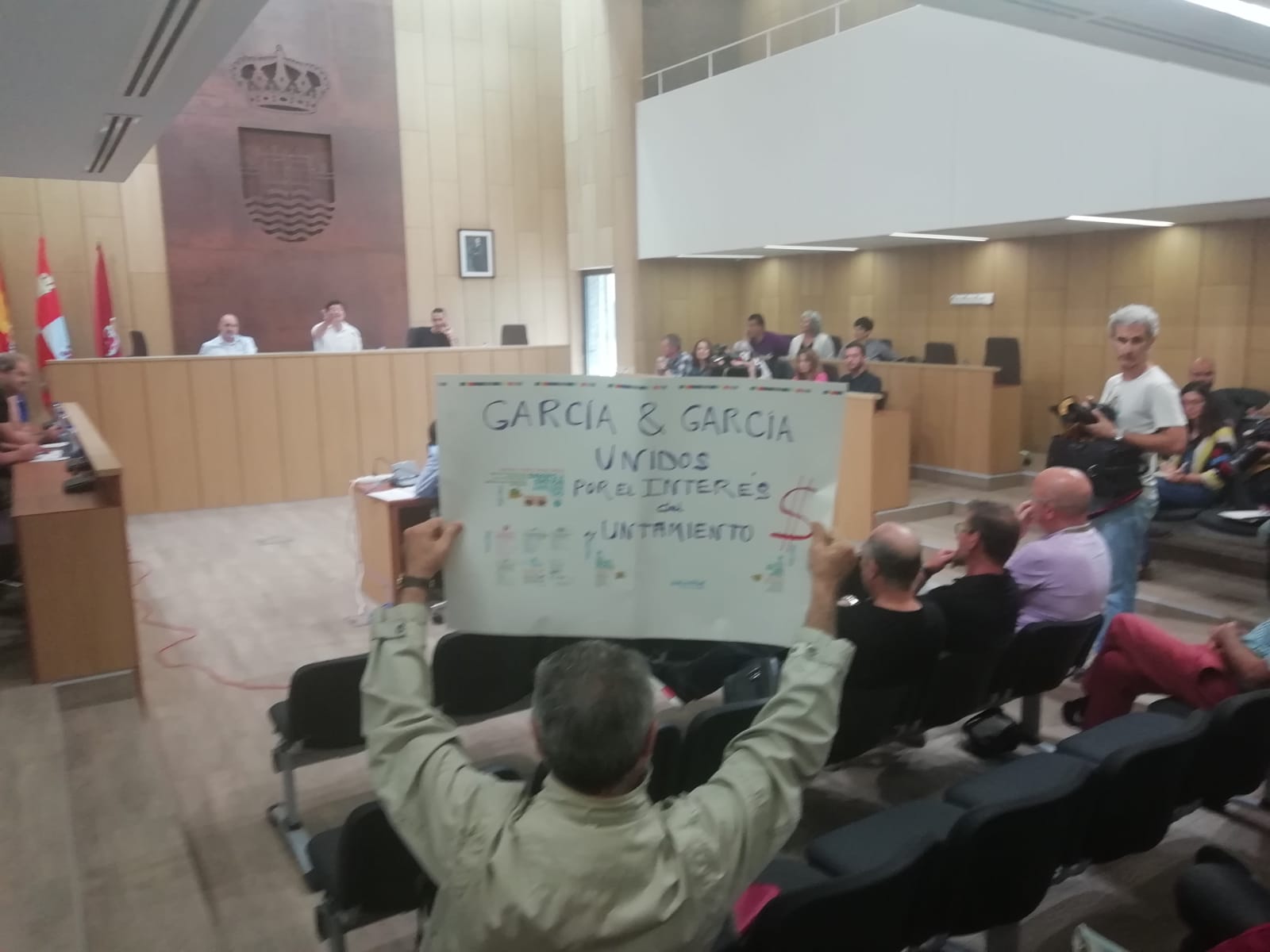 Fotos: Tensión en el pleno de Villaquilambre