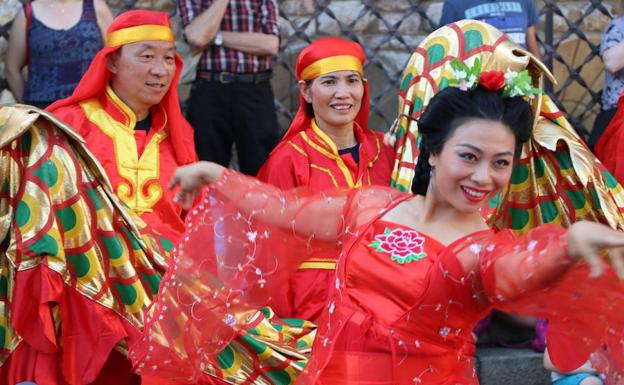 Galería. Una bailarina lleva la cultura china a León.