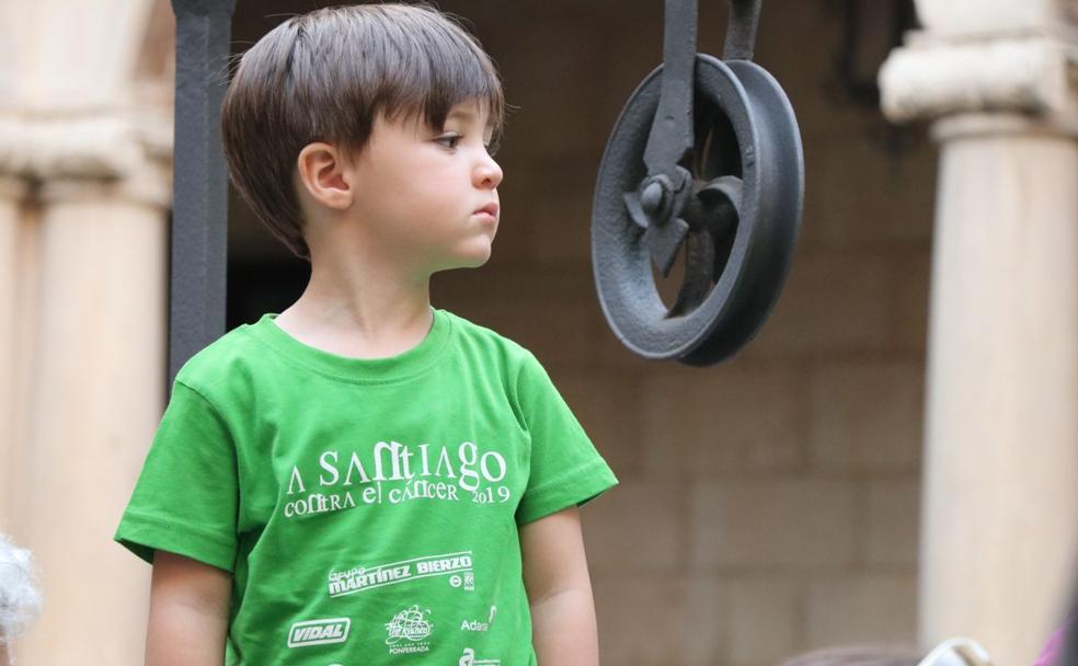 Un niño con la camiseta de este movimiento.