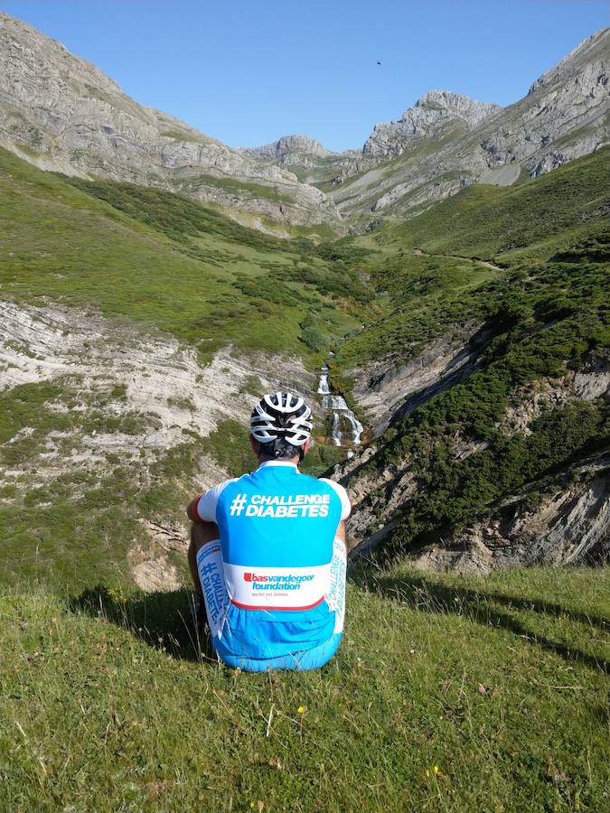 Fotos: Momentos del #retoBttBierzoBabia organizado por la Fundación Bas Van der Goor