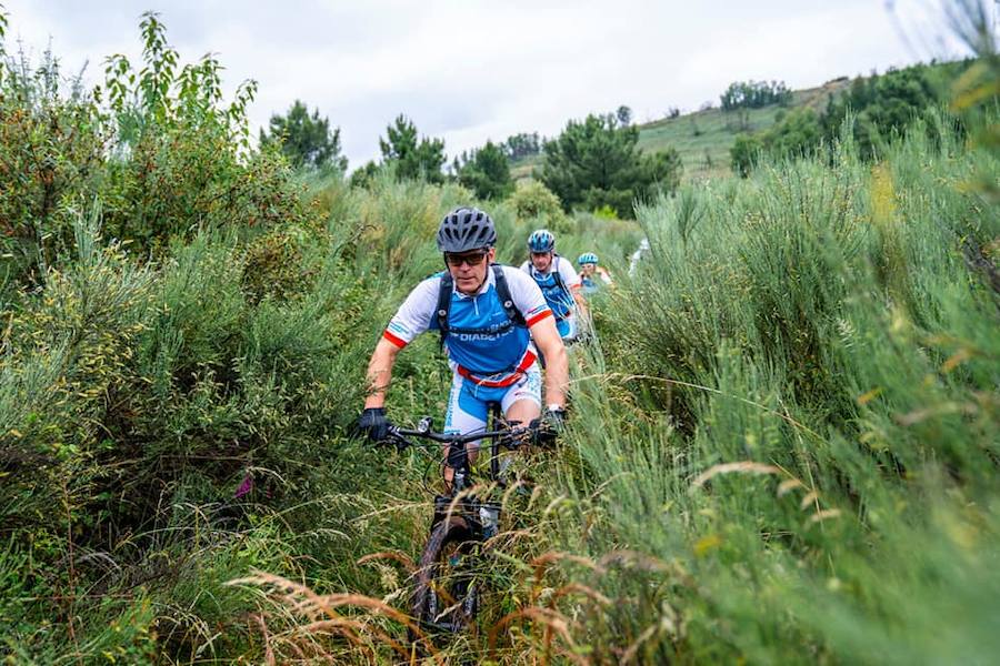 Fotos: Momentos del #retoBttBierzoBabia organizado por la Fundación Bas Van der Goor