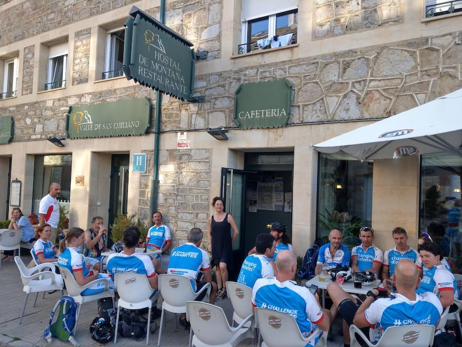 Fotos: Momentos del #retoBttBierzoBabia organizado por la Fundación Bas Van der Goor