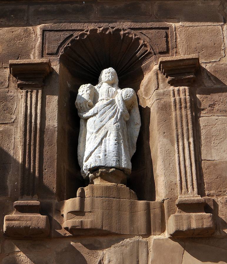 Con la Fiesta de la Trashumancia, celebrada el sábado en la localidad montañesa de Prioro, Promonumenta ha iniciado una actividad complementaria a sus tradicionales visitas a monumentos como es el apoyo a bienes patrimoniales de carácter inmaterial, de los cuales es riquísima la provincia de León