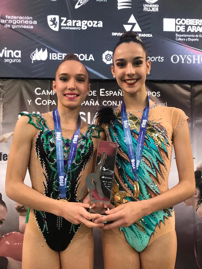 Gimnastas del Club Ritmo con sus medallas. 