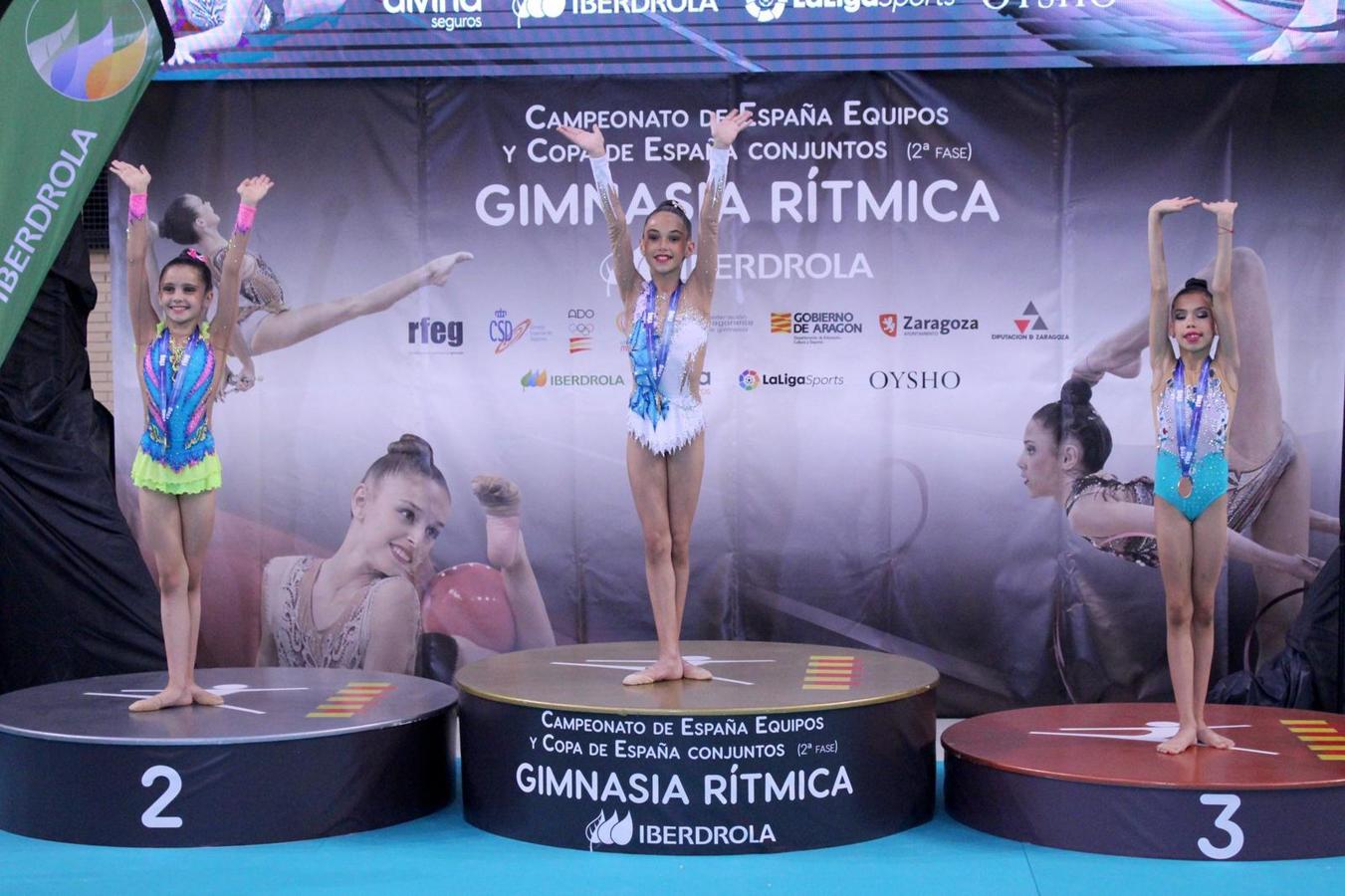 Gimnastas del Club Ritmo con sus medallas. 