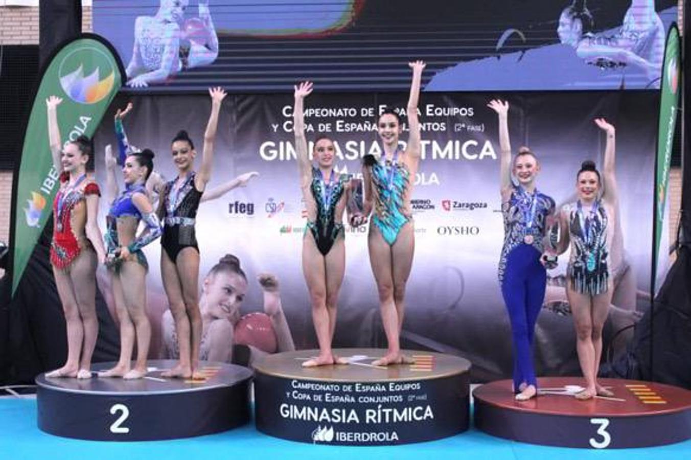 Gimnastas del Club Ritmo con sus medallas. 