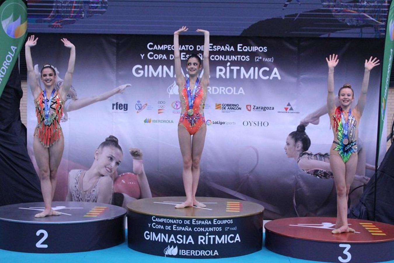 Gimnastas del Club Ritmo con sus medallas. 