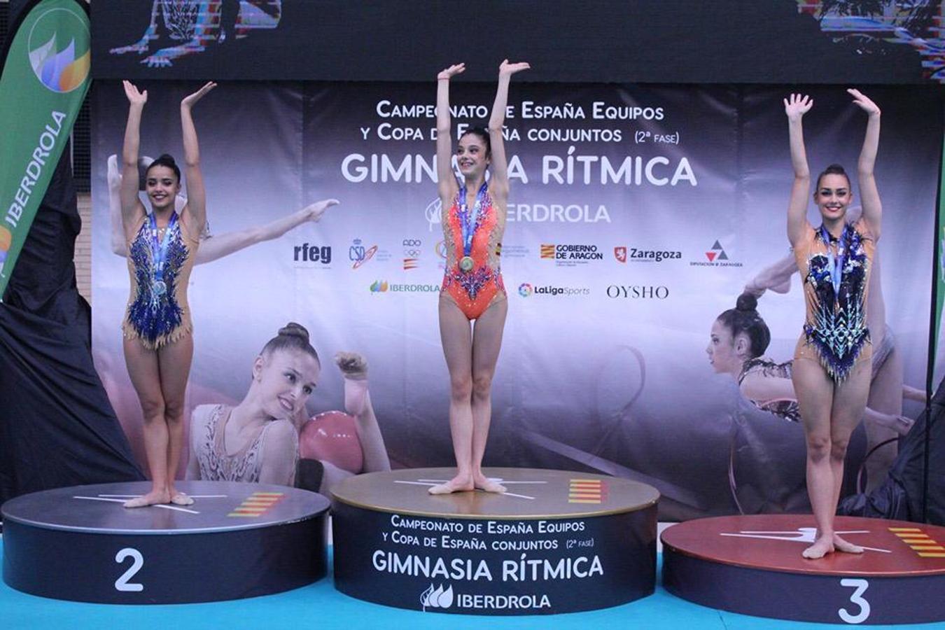 Gimnastas del Club Ritmo con sus medallas. 