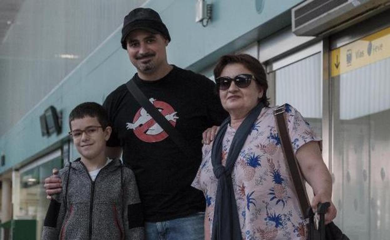 Primeros usuarios del tren playero. 