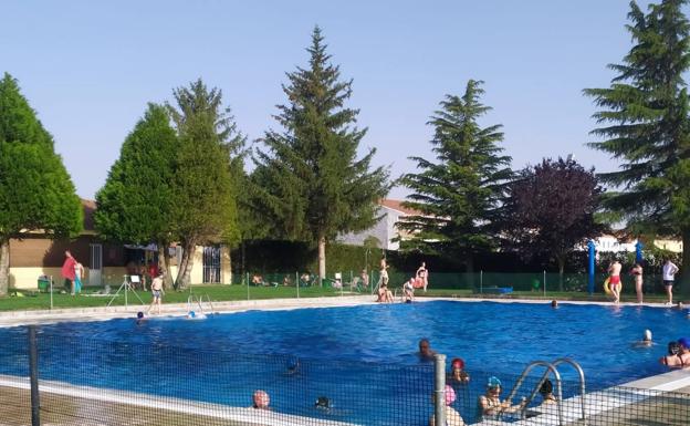 Piscina de Laguna de Negrillos. 