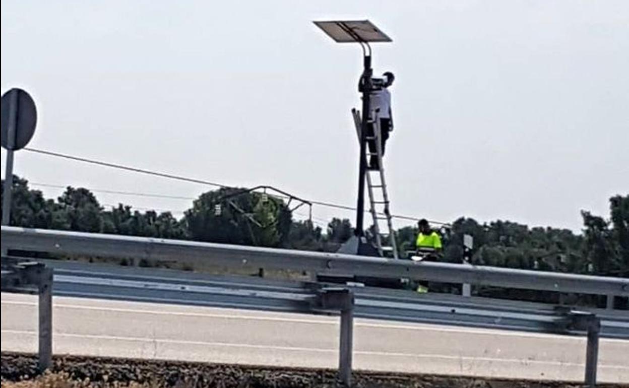 Instalación del nuevo radar de tramo.