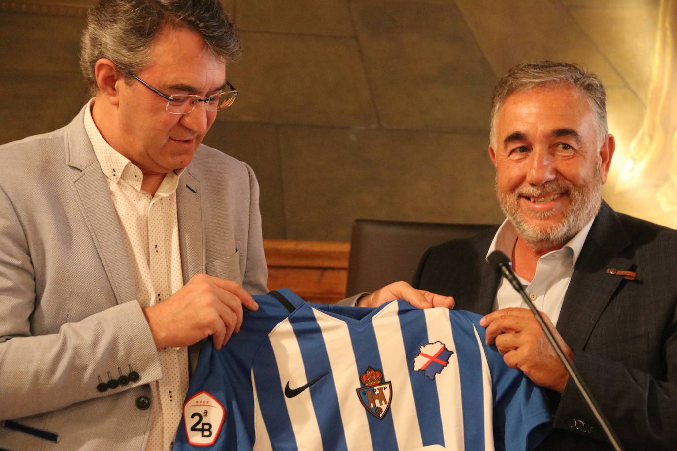 Recepción de la Ponferradina en la Diputación de León tras su ascenso a Segunda División