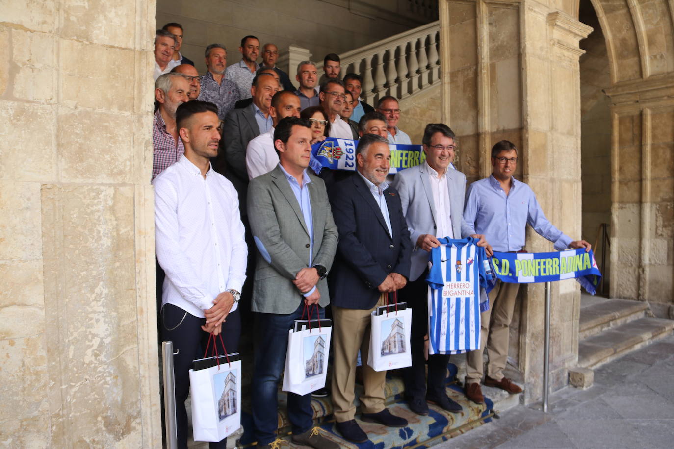 Recepción de la Ponferradina en la Diputación de León tras su ascenso a Segunda División