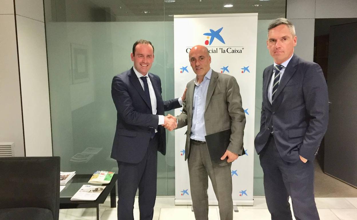 Fundación FECLEM y la Fundación Bancaria La Caixa firman un convenio de colaboración.