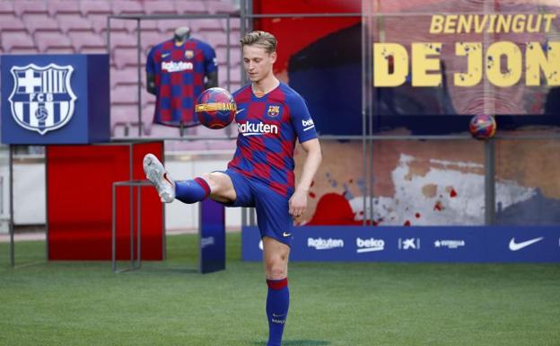 Frenkie de Jong da sus primeros toques como azulgrana. 