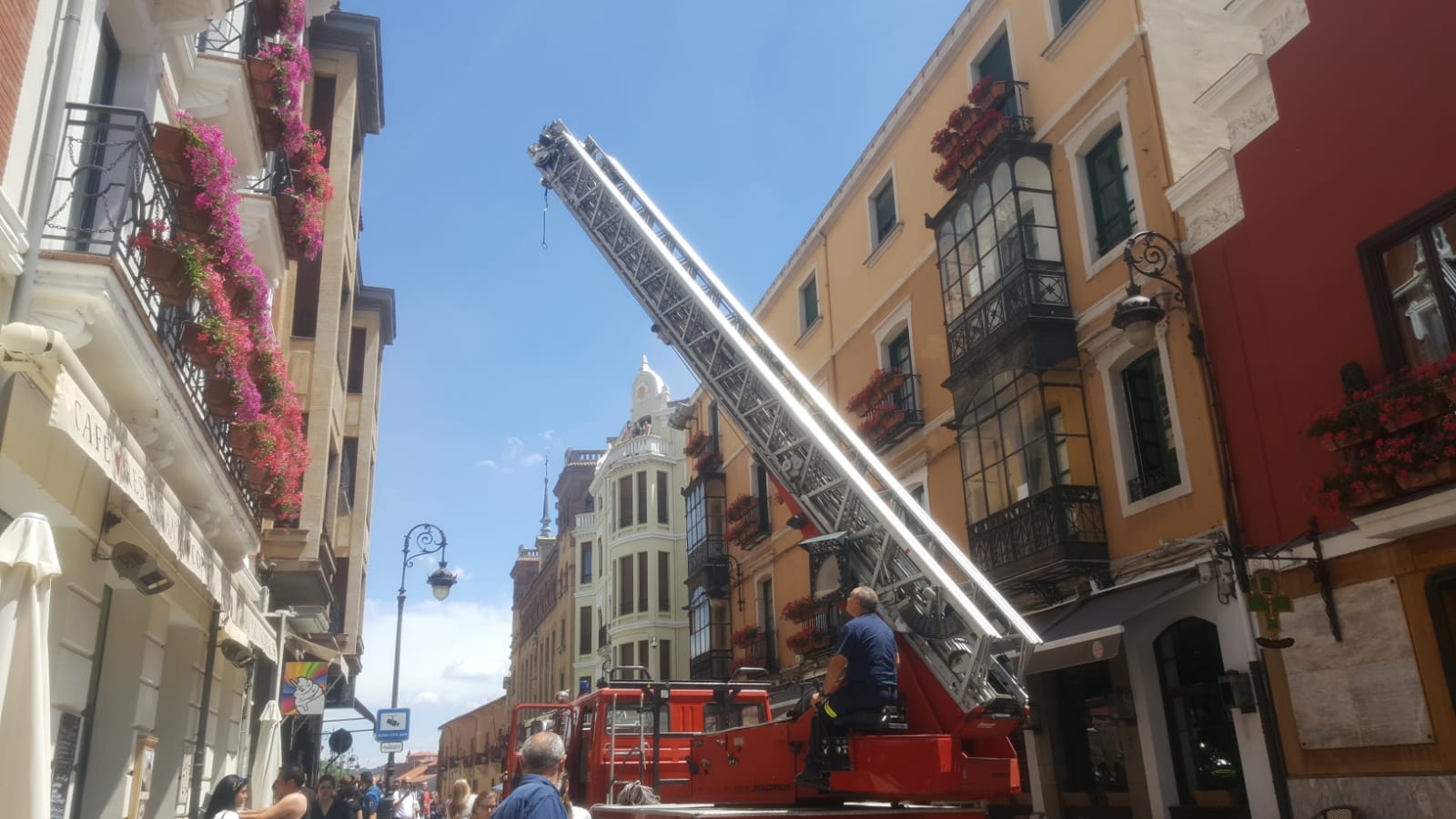 Fotos: Fuego en un restaurante de la calle Ancha