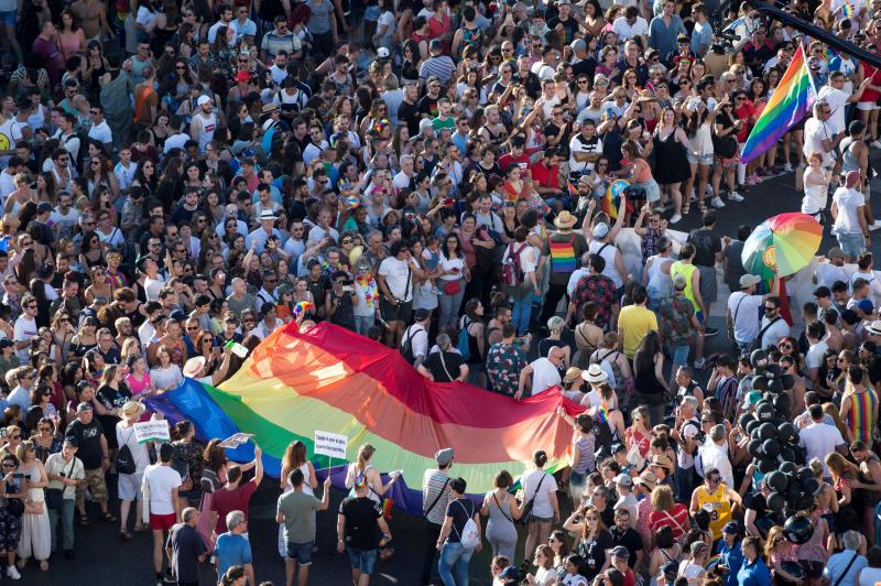 Fotos: Celebración superlativa y multicolor del Orgullo LGTBI en Madrid