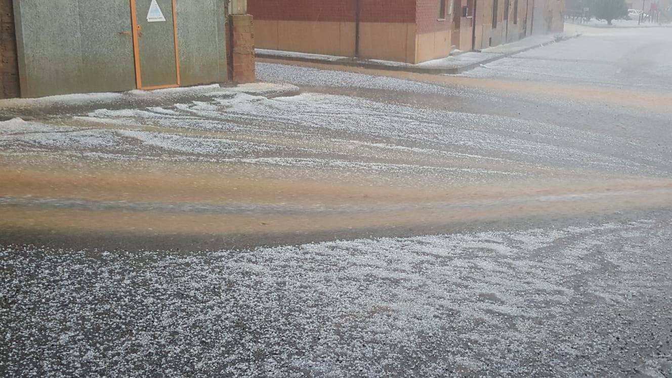 Fotos: Intensa granizada en el Sur de León