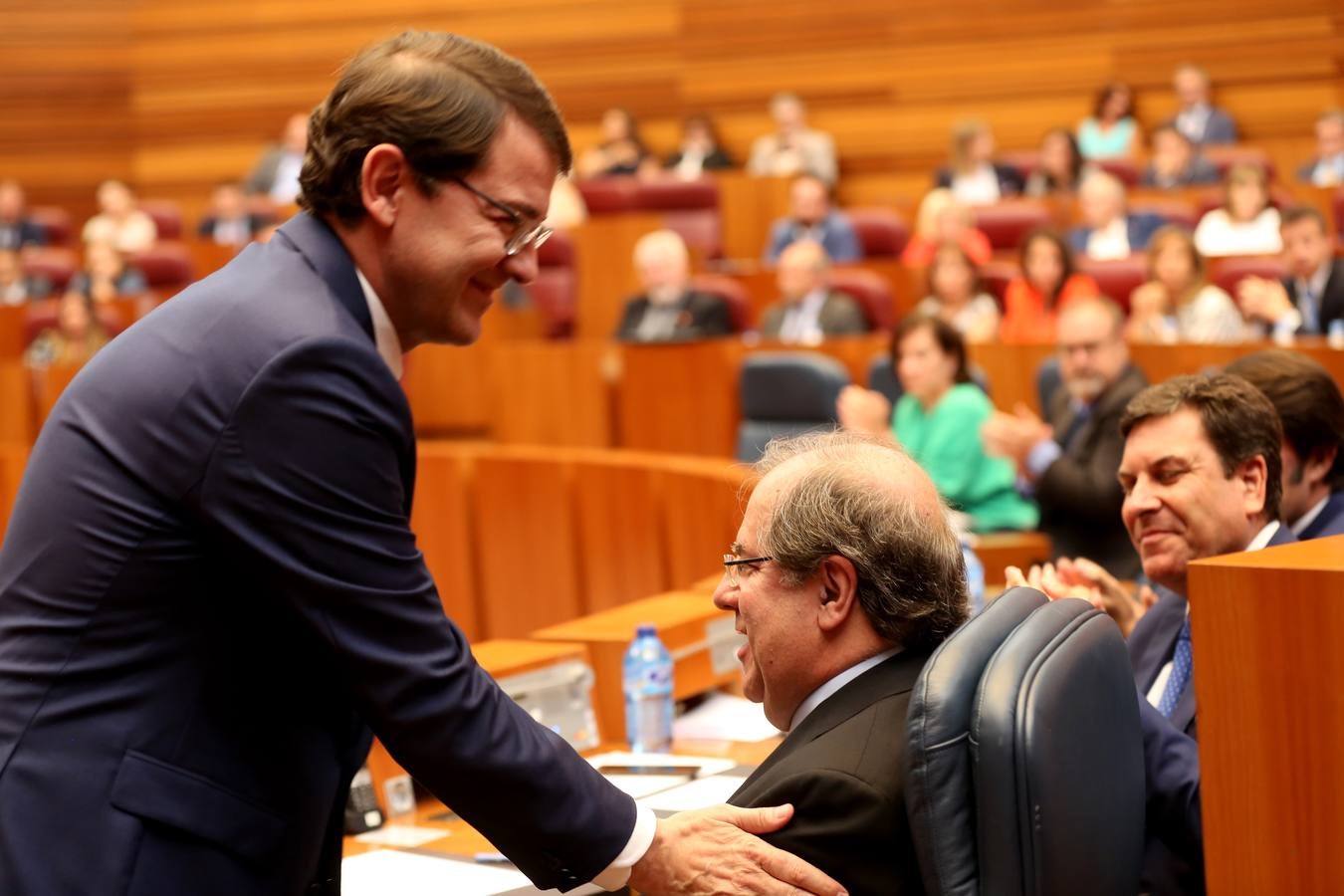 El líder del PSOE en la región, Luis Tudanca, fue el encargado de abrir la segunda parte de una sesión que calificó como «histórica» por ser la «primera vez en la historia de esta comunidad en la que no se elegirá presidente a quien a ganado las elecciones»