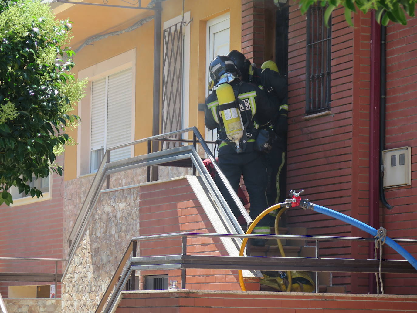 Fotos: Explota un televisor y desata un incendio en una vivienda de El Ejido