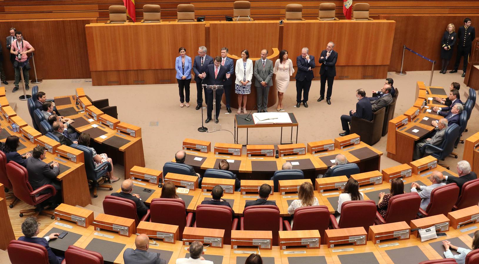 Mañueco da continuidad, con el voto de Cs, a 32 años de presidentes del PP en la Junta