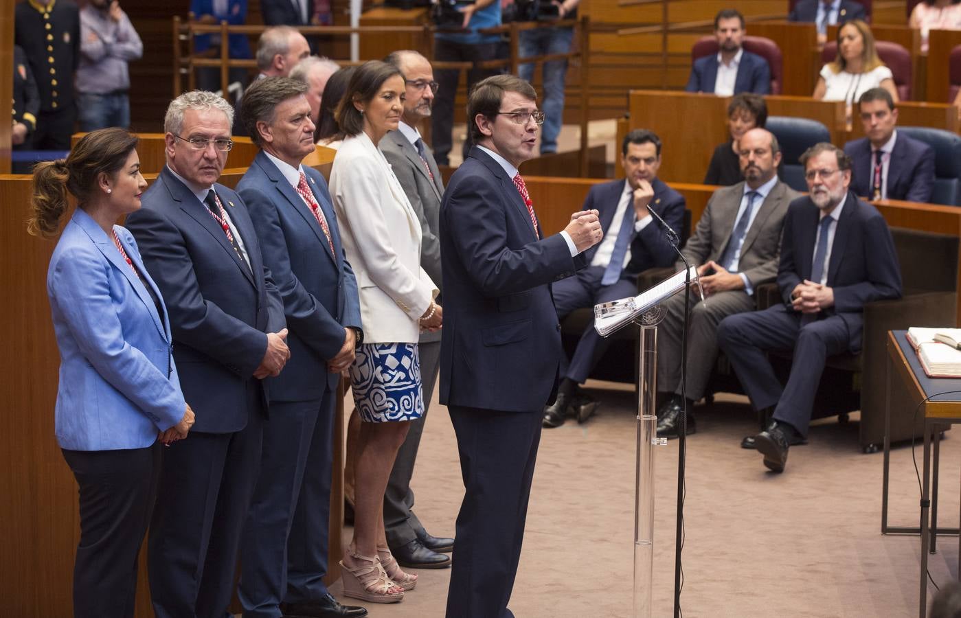 Mañueco da continuidad, con el voto de Cs, a 32 años de presidentes del PP en la Junta