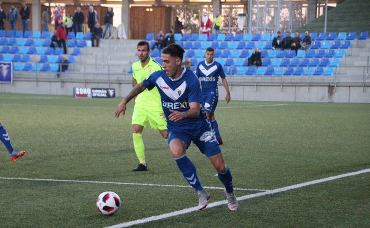 Albert Estellés, en un partido con el Badalona.