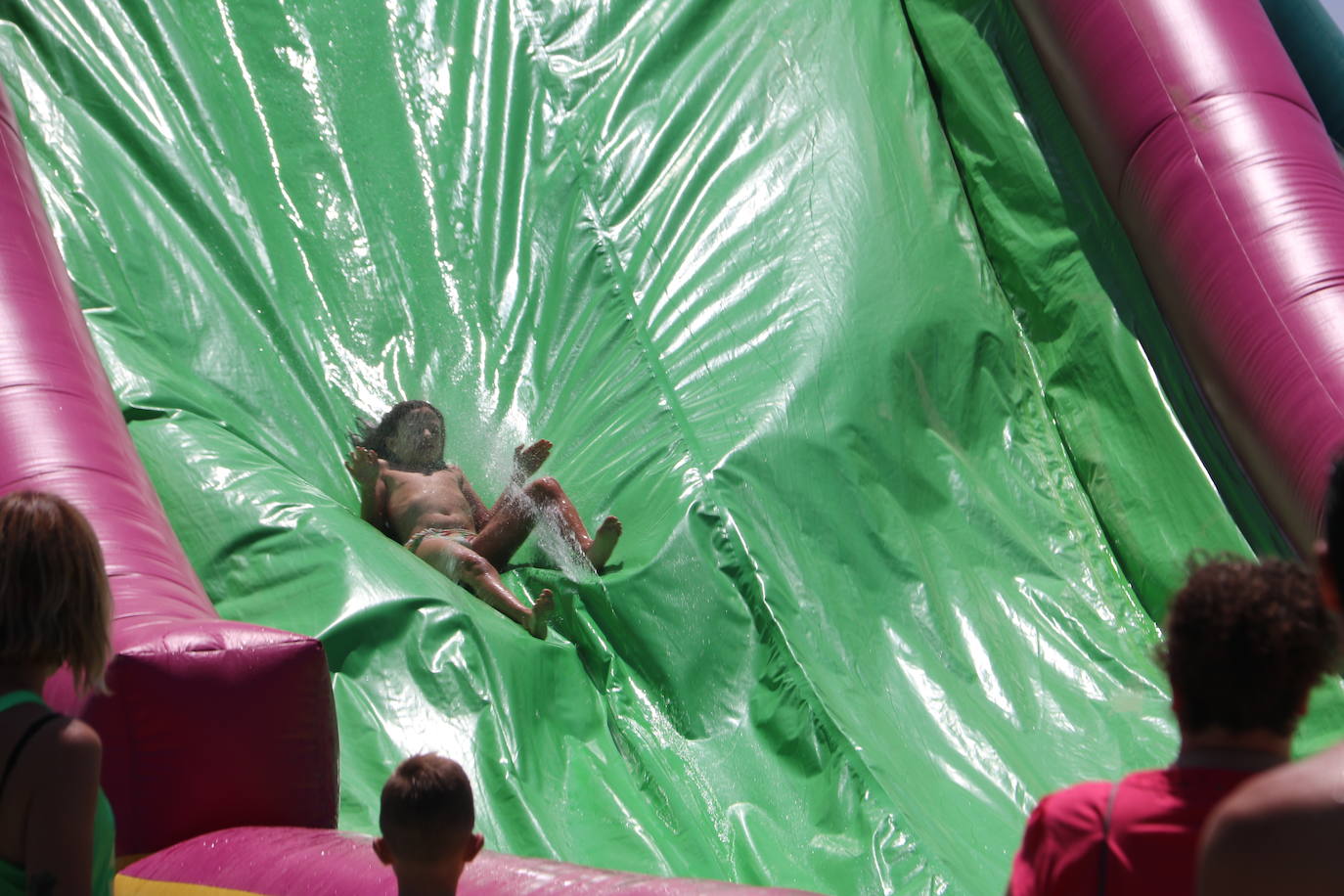 Fotos: La fiesta del agua sigue en Espacio León