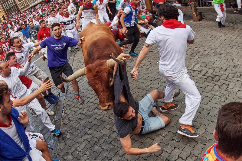 Fotos: Los Miura dejan varios heridos por asta