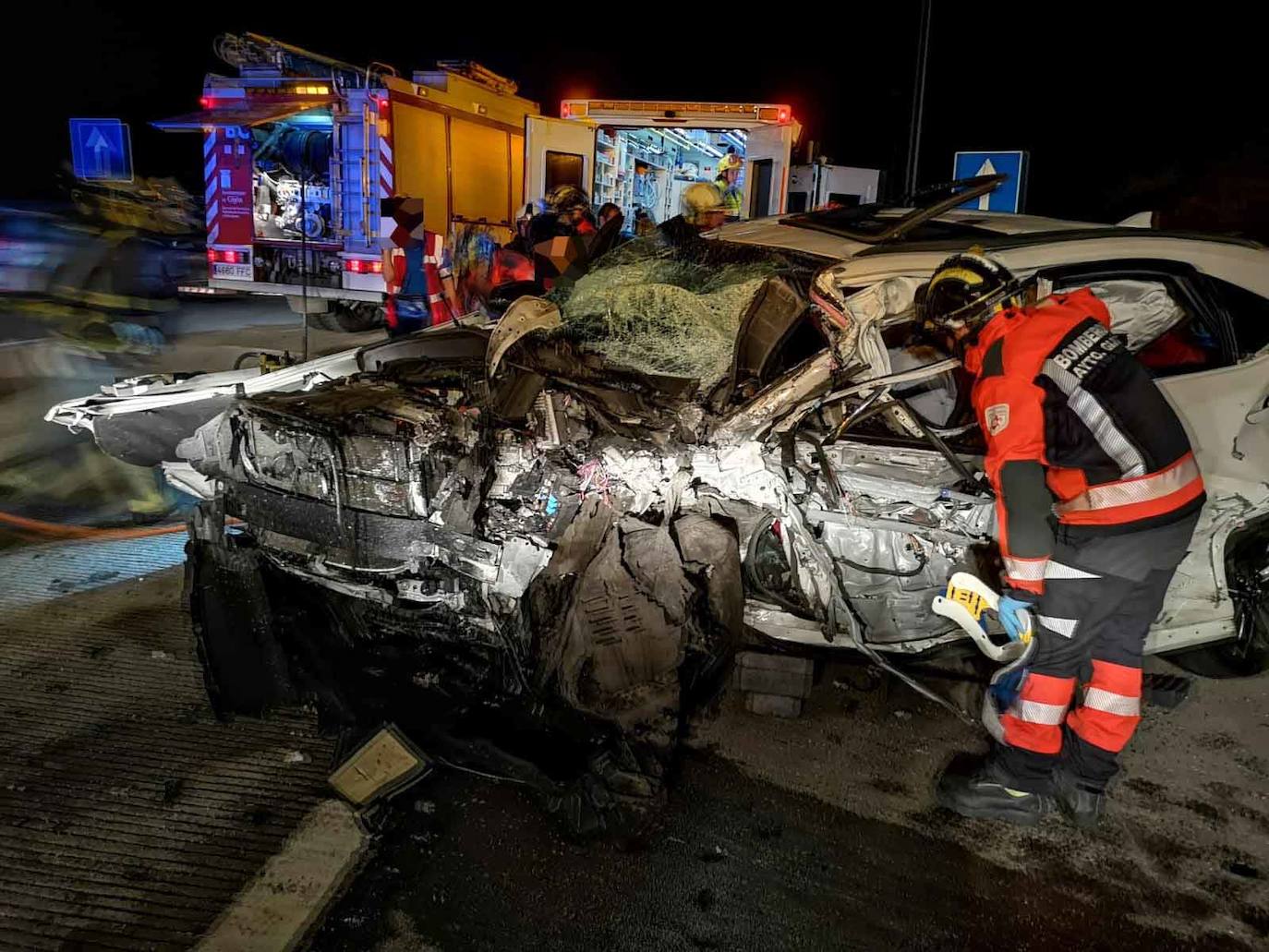 Fotos: Un muerto y cinco heridos en un accidente provocado por un kamikaze en la &#039;Y&#039;