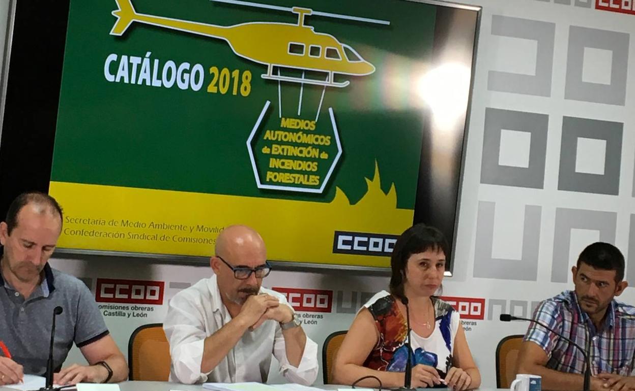 Mariano Sanz, Cristina de la Torre y Ernesto Angulo, de CCOO, presentan el catálogo de incendios forestales 