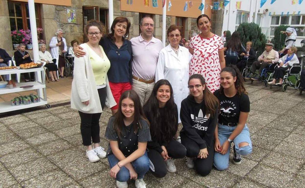 Alumnas de las Pastorinas de León en la residencia de Cangas de Onís.