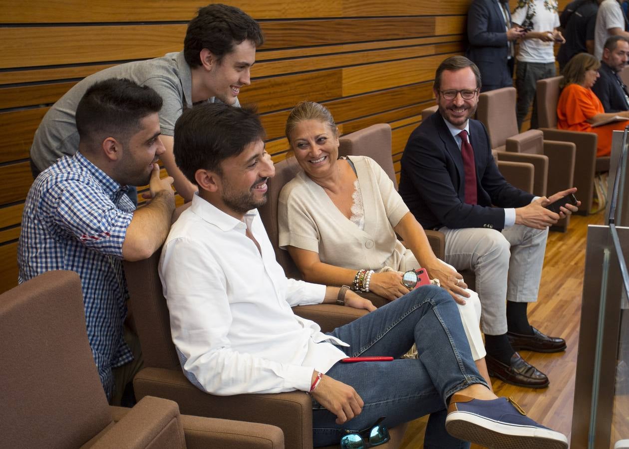 Los votos a favor de PP y Ciudadanos han convertido al vitoriano Javier Maroto en nuevo senador autonómico por Castilla y León | El vicesecretario de Organización del PP (sin vinculación anterior con la comunidad) ha sido elegido como miembro de la Cámara Alta, junto con los socialistas Teresa López y Fran Díaz, en una votación conjunta, no exenta de polémica.