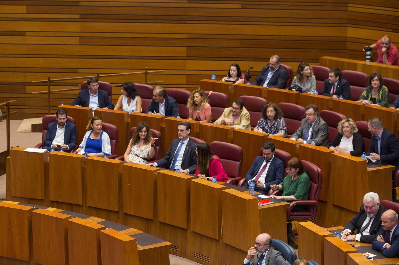 Los votos a favor de PP y Ciudadanos han convertido al vitoriano Javier Maroto en nuevo senador autonómico por Castilla y León | El vicesecretario de Organización del PP (sin vinculación anterior con la comunidad) ha sido elegido como miembro de la Cámara Alta, junto con los socialistas Teresa López y Fran Díaz, en una votación conjunta, no exenta de polémica.