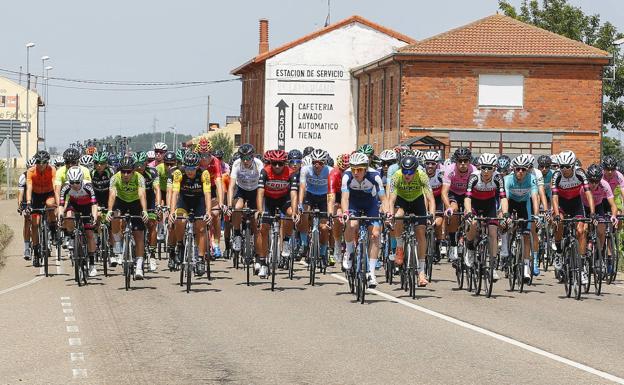 Vuelta ciclista a León a su paso por San Román el Antiguo. 