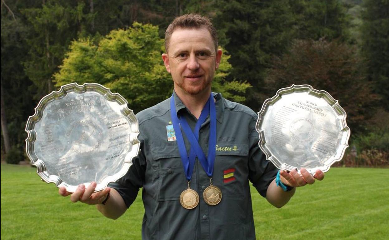 El actual campeón mundial de salmónidos mosca, tanto individual como por equipos, David García Ferreras