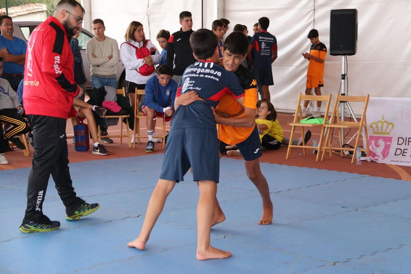 Corro de lucha en Valdefresno