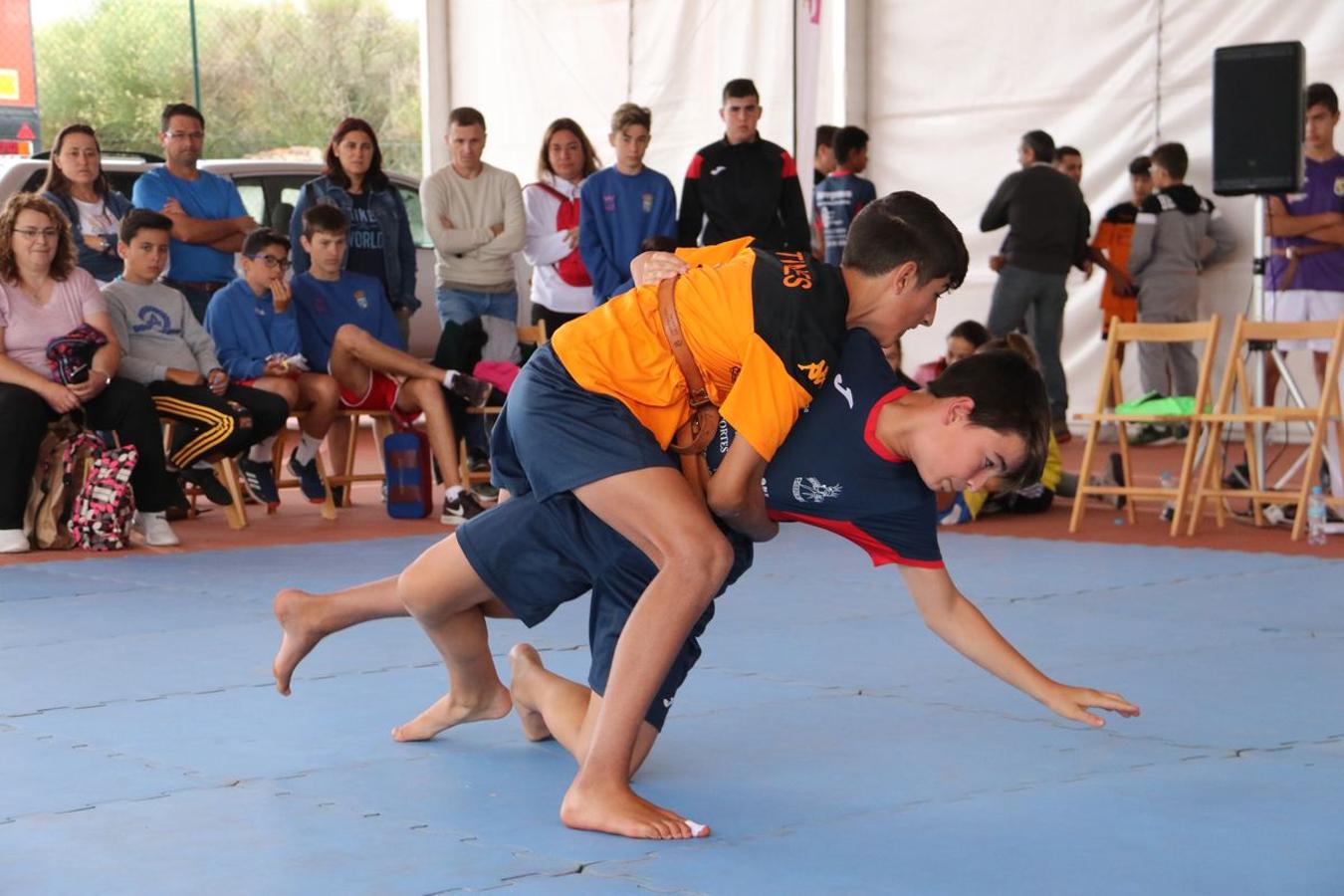 Corro de lucha en Valdefresno