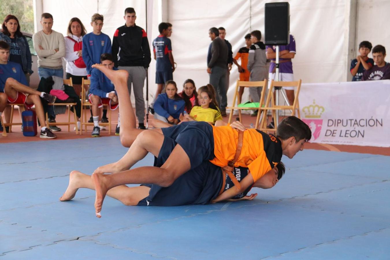 Corro de lucha en Valdefresno