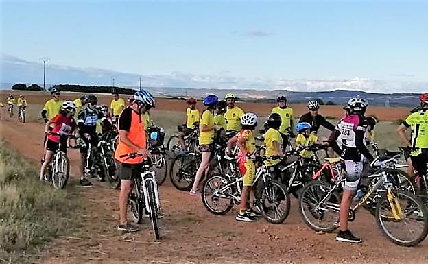 Imagen principal - Los amantes de la bicicleta «toman» la Sobarriba